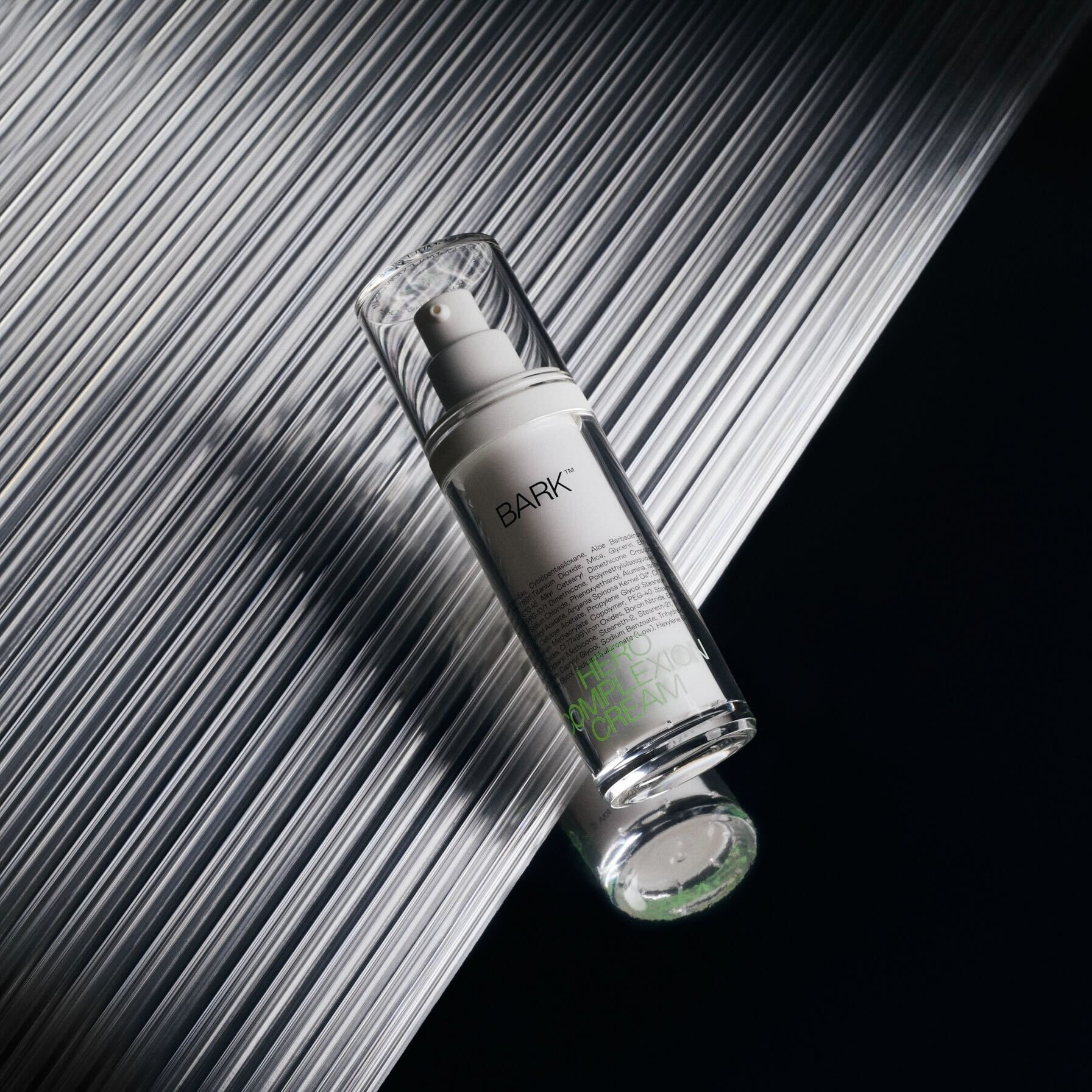 BARK™DNA Hero Cream svæver